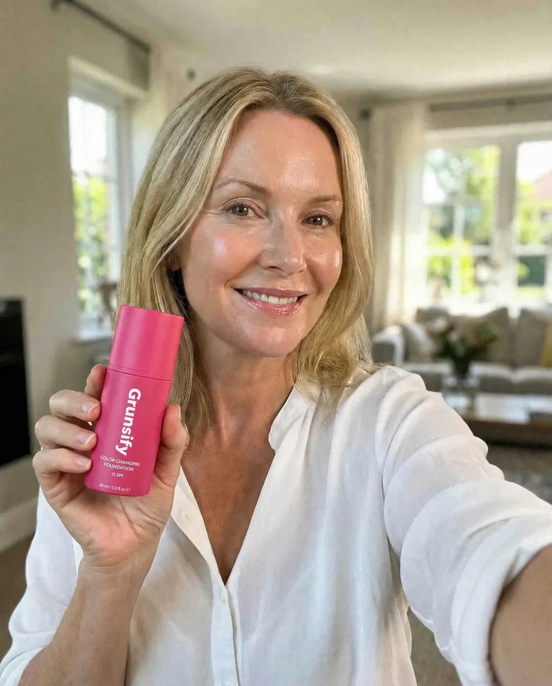 Customer holding Grunsify foundation