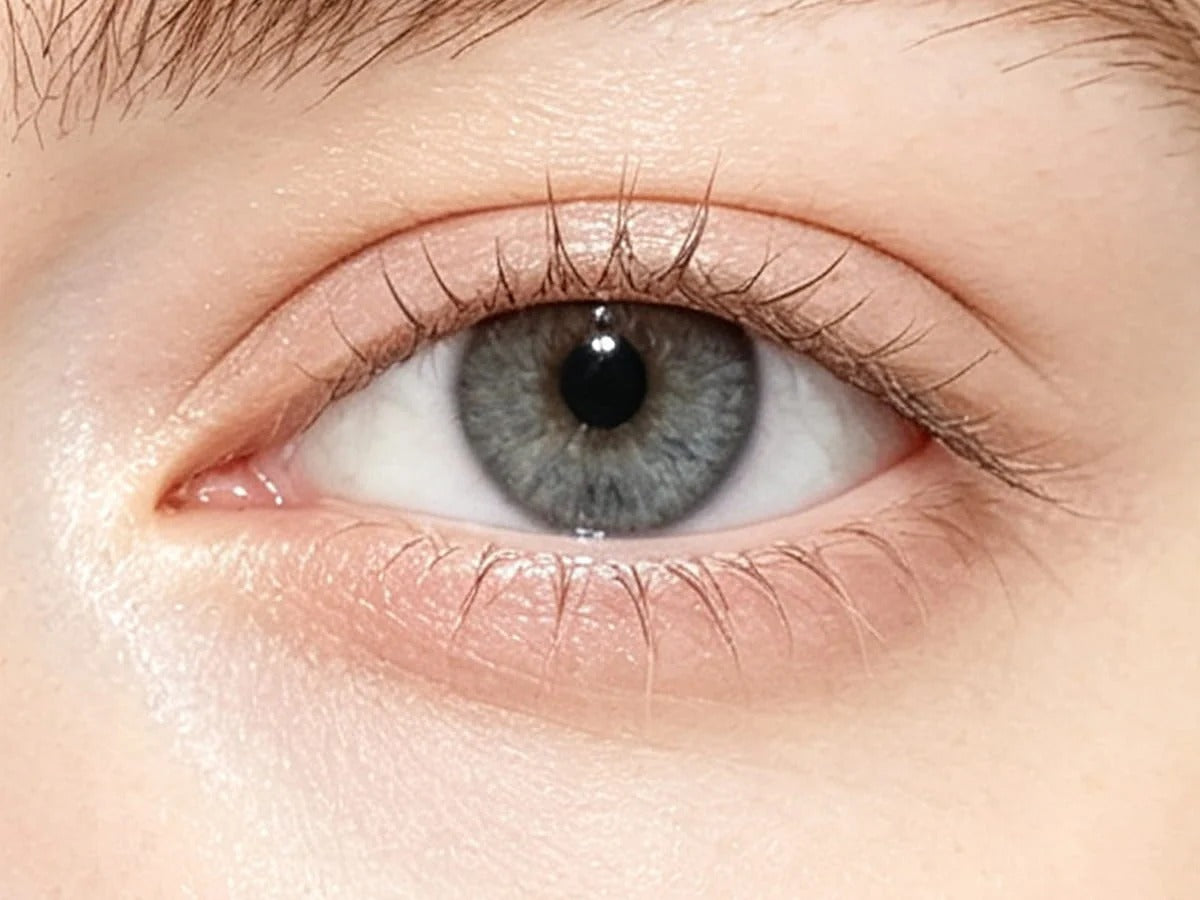 Eye before wispy lash application
